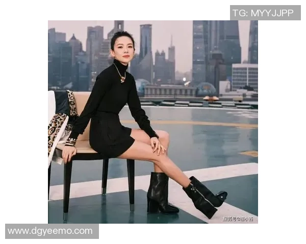 足球明星男生的时尚礼服照片展现魅力与风采